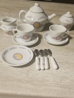 WONDERLAND White Tea Set with Pink and Purple Motifs Barbie Theme? Not Complete